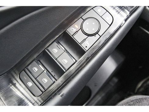 Used 2025 Nissan Rogue S FWD image 18