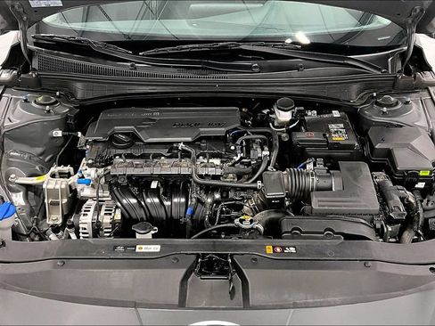 Certified 2025 Hyundai Elantra SEL FWD image 11
