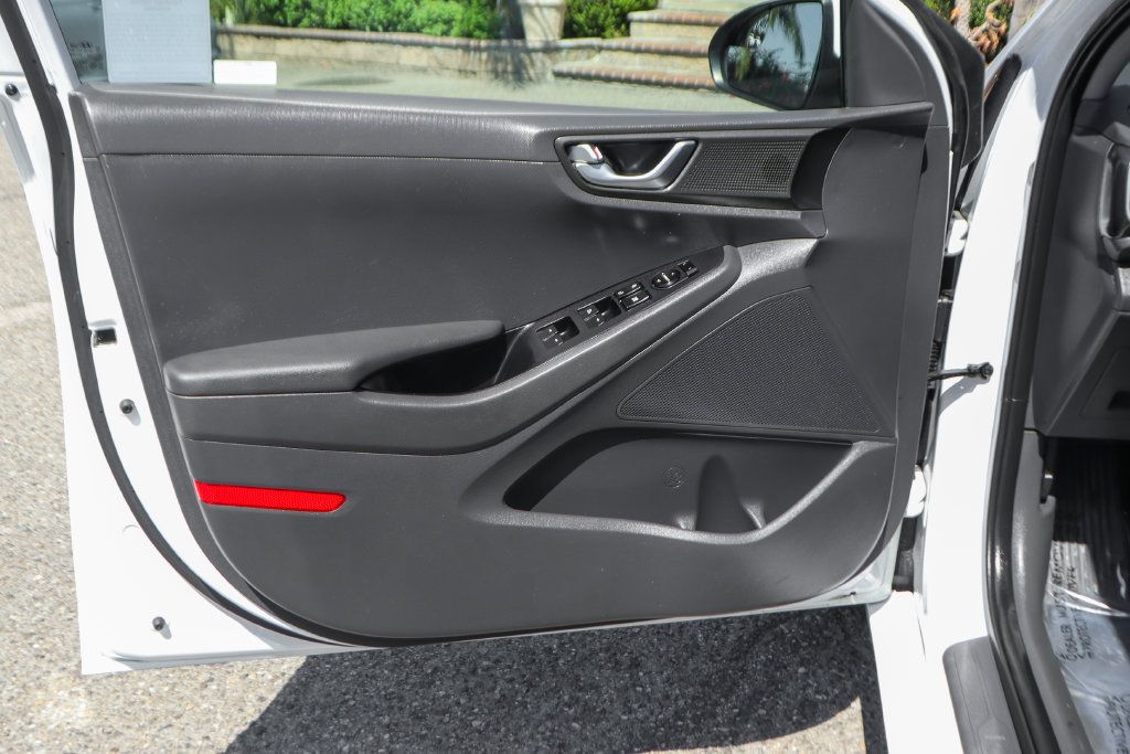 Used 2019 Hyundai Ioniq Electric FWD image 14