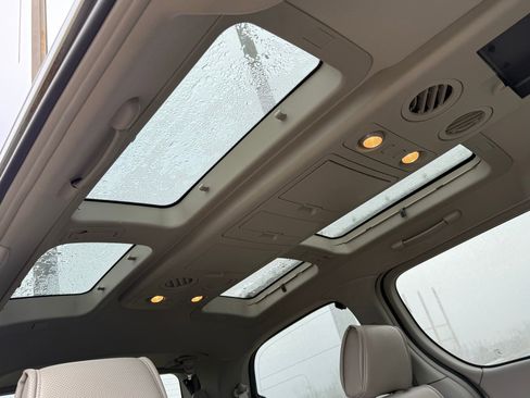 Used 2009 Nissan Quest SE w/ Seat Pkg image 35