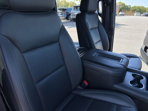 Used 2024 Chevrolet Suburban LT RWD image 32