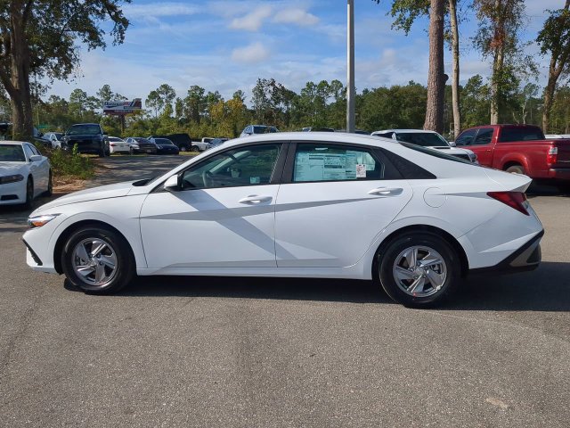 Used 2026 Hyundai Elantra SE FWD image 8