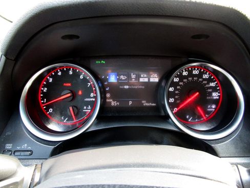 Used 2018 Toyota Camry XSE image 11