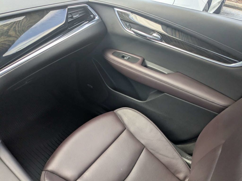 Used 2021 Cadillac XT6 Premium Luxury FWD image 25