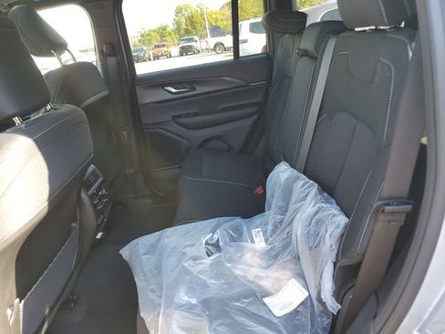 New 2025 Jeep Grand Cherokee Laredo X w/ Luxury Tech Group I image 18