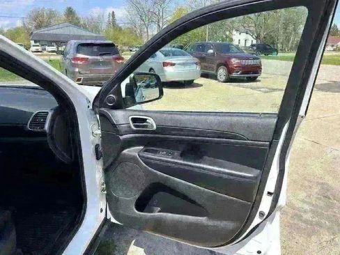 Used 2020 Jeep Grand Cherokee Laredo w/ Quick Order Package 2BN North image 25