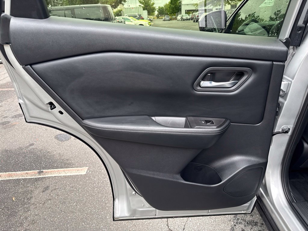 Used 2025 Nissan Rogue SV FWD image 31
