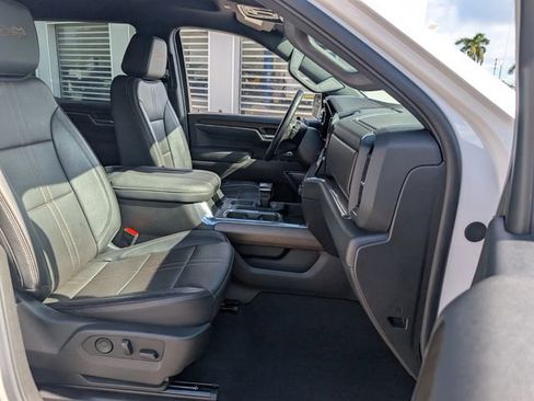 Used 2024 Chevrolet Silverado 1500 High Country image 15