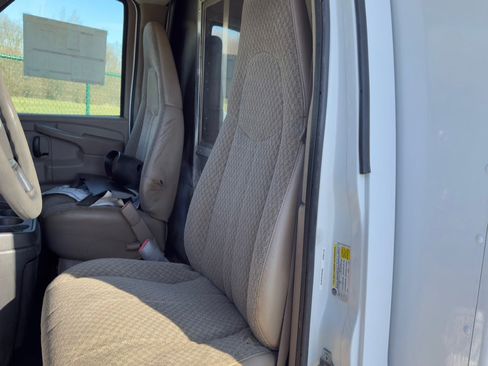 Used 2009 GMC Savana 3500 image 15