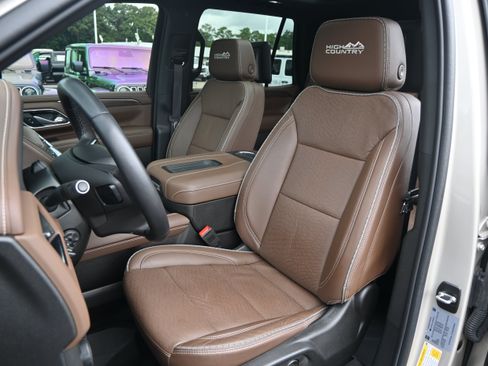 Used 2023 Chevrolet Tahoe High Country w/ Advanced Technology Package AWD/4WD image 16