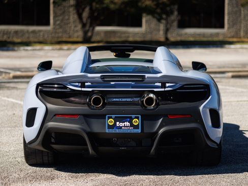 Used 2016 McLaren 675LT Spider image 32