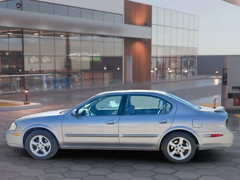 Used 2000 Nissan Maxima SE image 6