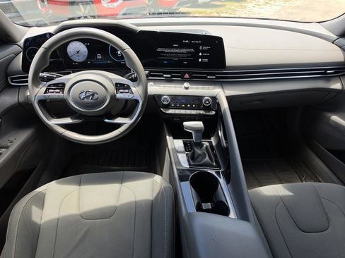 Used 2023 Hyundai Elantra SEL w/ Convenience Package FWD image 7