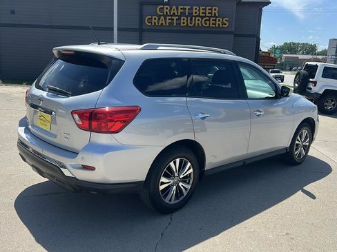 Used 2018 Nissan Pathfinder SV AWD/4WD image 3