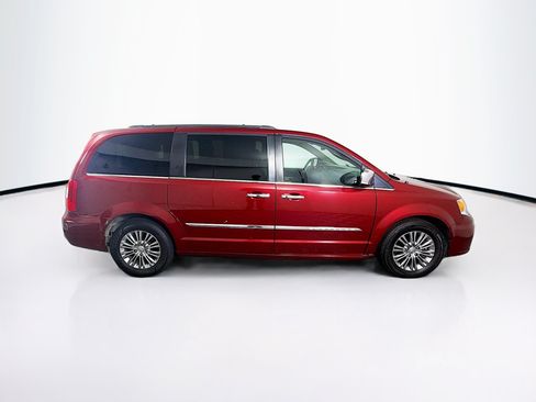 Used 2015 Chrysler Town & Country Touring-L w/ Driver Convenience Group FWD image 10