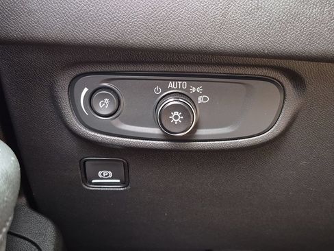 Used 2023 GMC Terrain SLE w/ Driver Convenience Package FWD image 10