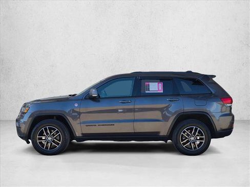 Used 2017 Jeep Grand Cherokee Trailhawk AWD/4WD image 8