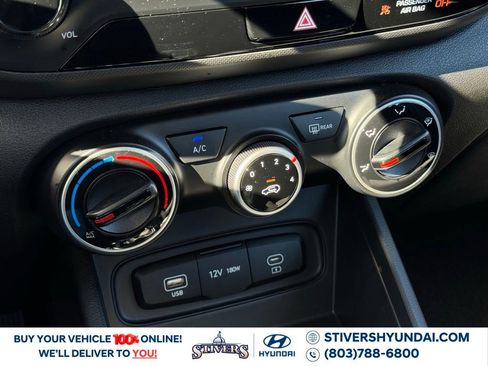 Certified 2025 Hyundai Venue SE image 29