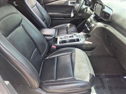 Used 2020 Ford Explorer XLT w/ Equipment Group 202A AWD/4WD image 20