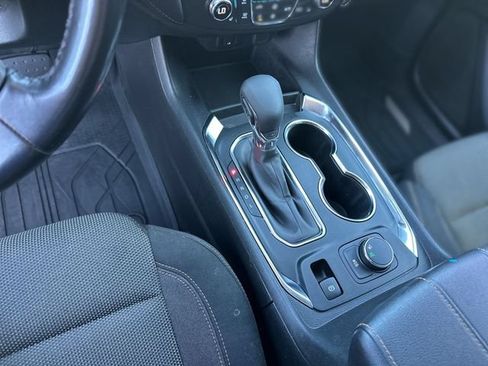 Used 2021 Chevrolet Traverse LT FWD image 20