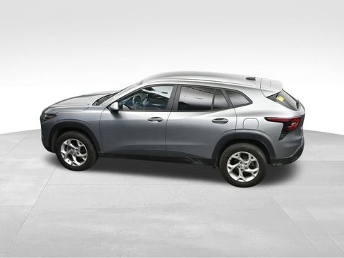 Used 2025 Chevrolet Trax LS w/ LS Convenience Package FWD image 20