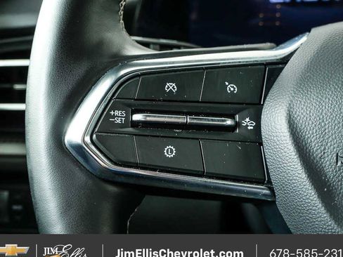 Certified 2025 Chevrolet Traverse LT FWD image 10