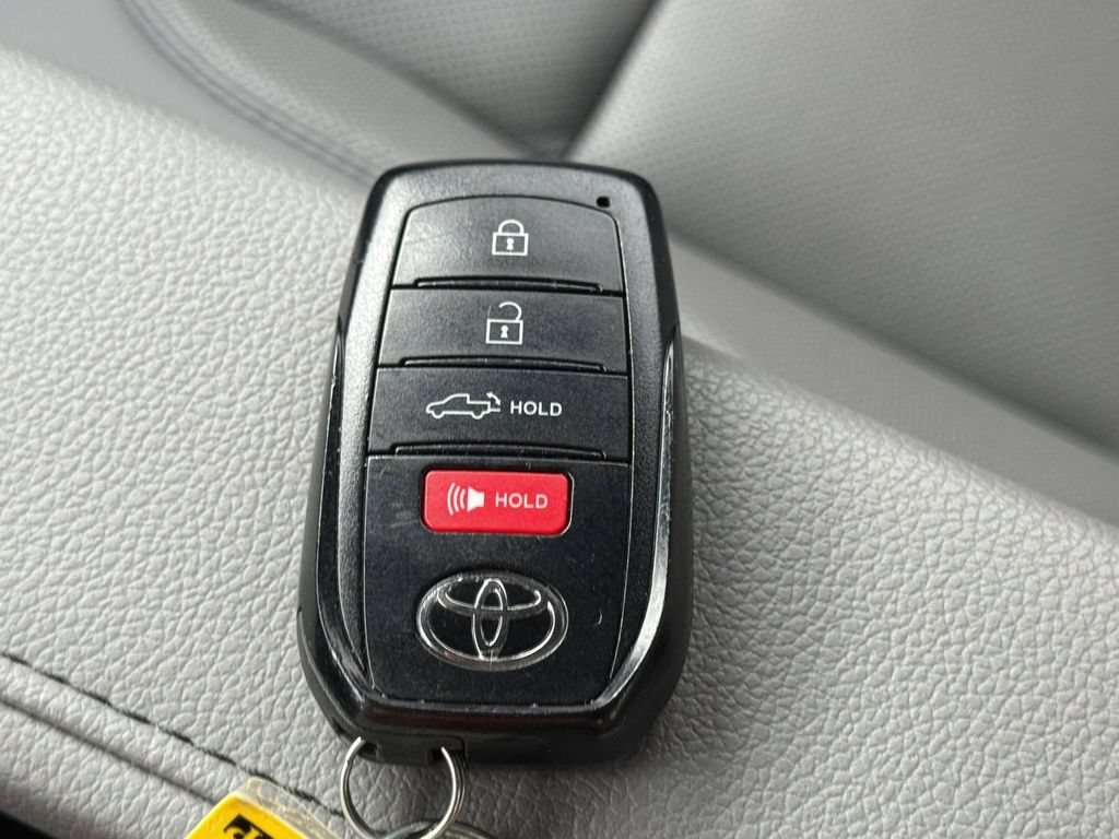 Used 2026 Toyota Tundra Limited AWD/4WD image 31