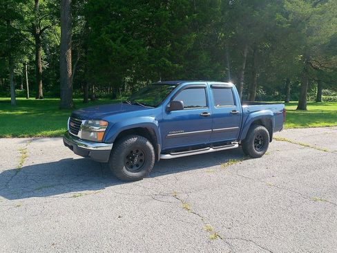 Used 2005 GMC Canyon SLE w/ Safe And Sound Package AWD/4WD image 2