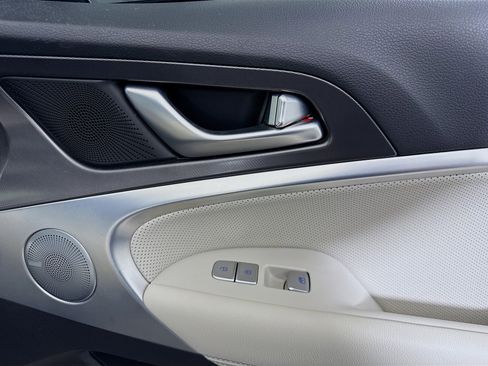 Used 2024 Genesis G70 2.5T w/ Sport Prestige Package image 31