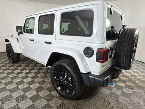 Used 2024 Jeep Wrangler Unlimited Sahara AWD/4WD image 5