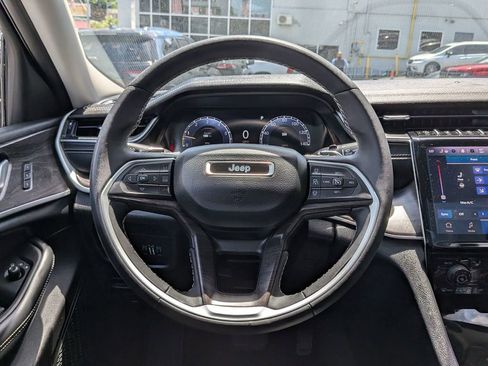 Used 2023 Jeep Grand Cherokee L Limited w/ Black Appearance Package AWD/4WD image 15