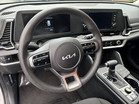 Used 2025 Kia Sportage LX FWD image 27