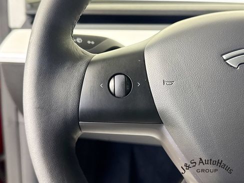 Used 2022 Tesla Model Y Performance AWD/4WD image 13