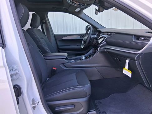 New 2026 Jeep Grand Cherokee L 2WD image 25