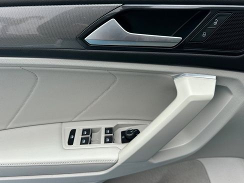 Used 2023 Volkswagen Tiguan SE FWD image 11