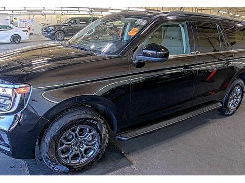 Used 2025 Ford Expedition Max Active AWD/4WD image 2