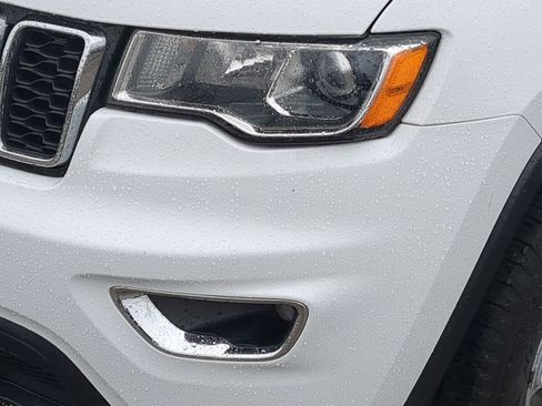 Used 2019 Jeep Grand Cherokee Laredo AWD/4WD image 11