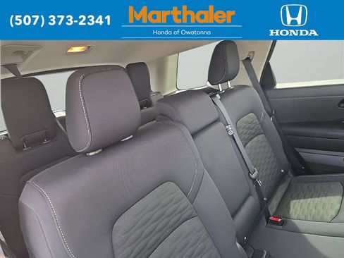 Used 2025 Nissan Pathfinder SV FWD image 17