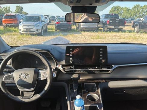 Used 2021 Toyota Sienna LE FWD image 8