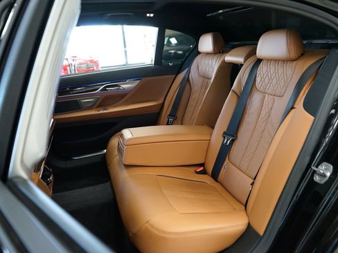 Used 2022 BMW 750i xDrive w/ Executive Package AWD/4WD image 61