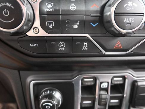 Used 2022 Jeep Gladiator Rubicon w/ LED Lighting Group AWD/4WD image 36