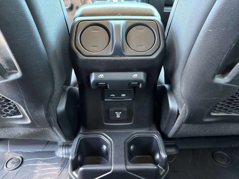 Used 2018 Jeep Wrangler Unlimited Rubicon AWD/4WD image 16