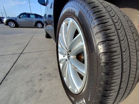 Used 2016 Volkswagen Tiguan SE image 11