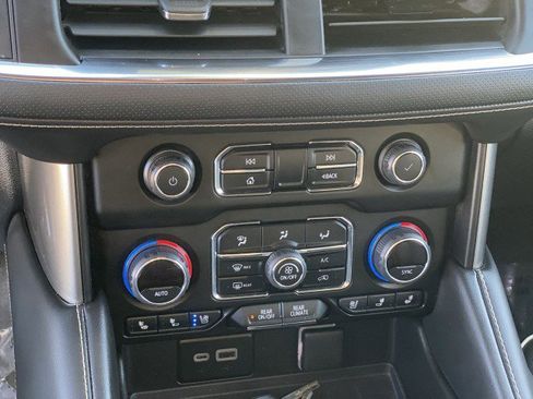 Used 2024 Chevrolet Suburban Premier image 17