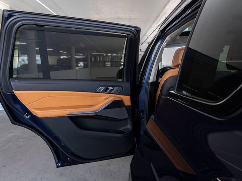 Used 2022 BMW X7 xDrive40i w/ Premium Package AWD/4WD image 21