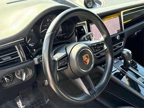 Used 2022 Porsche Macan AWD/4WD image 16