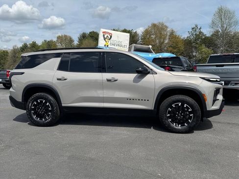 New 2026 Chevrolet Traverse Z71 w/ Enhanced Driving Package AWD/4WD image 2