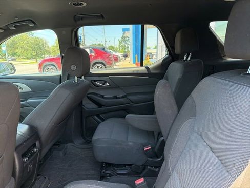Used 2023 Chevrolet Traverse LT FWD image 8