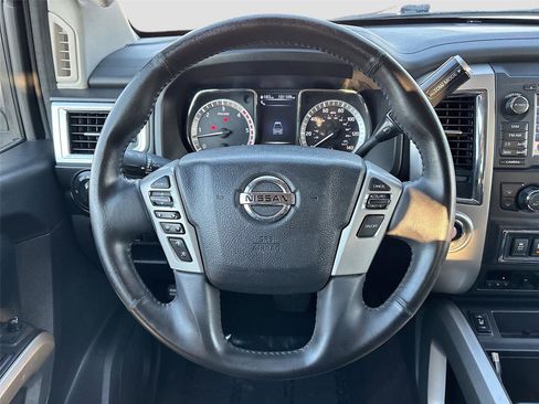 Used 2017 Nissan Titan SV image 12