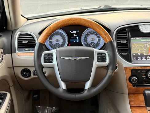 Used 2014 Chrysler 300 C RWD image 36